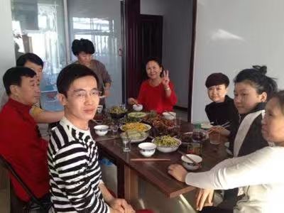 社交恐惧的人,如何才能变得落落大方?(图2) 74352372cdc885963916f6159d4d456c.jpg